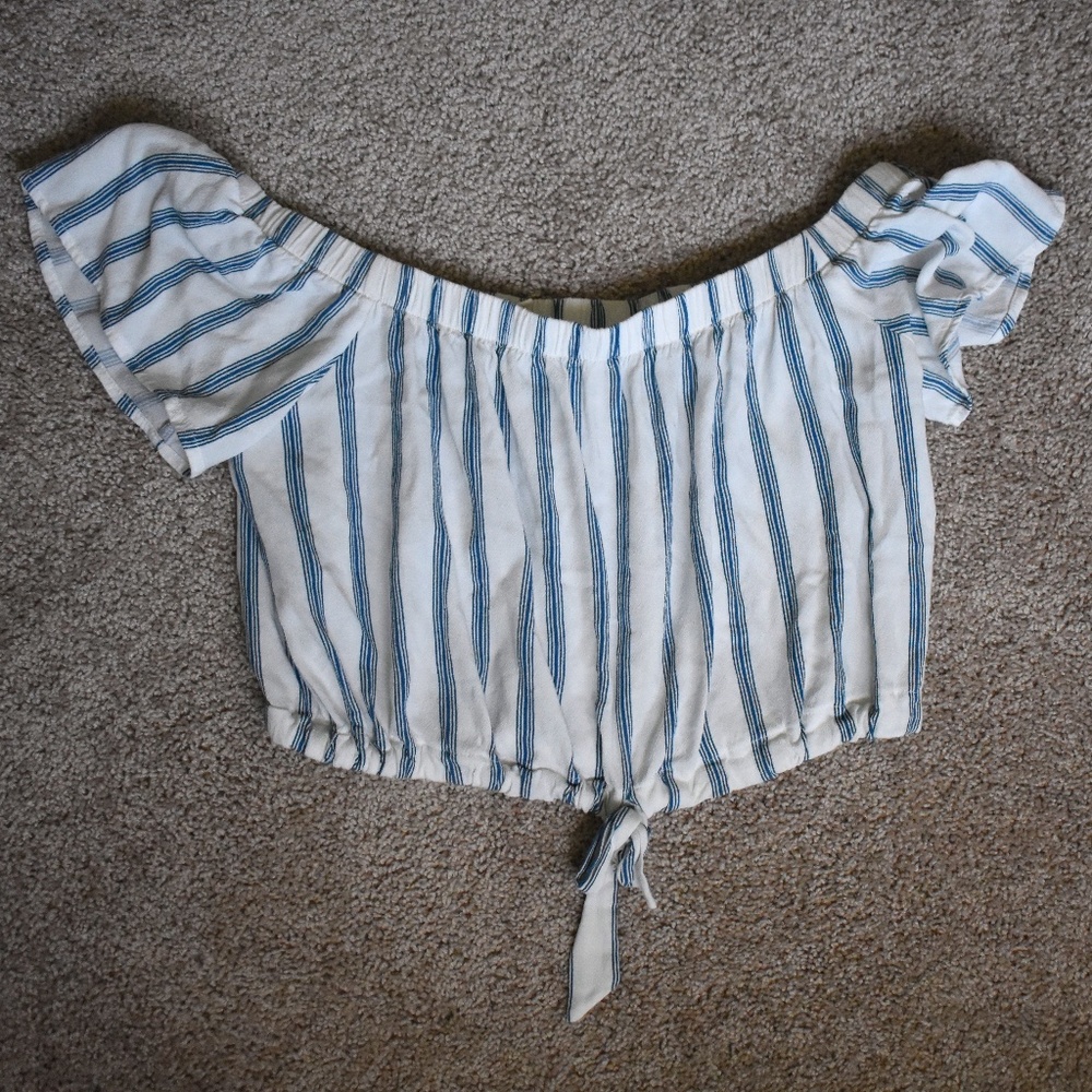 Off-the-shoulder cropped shirt